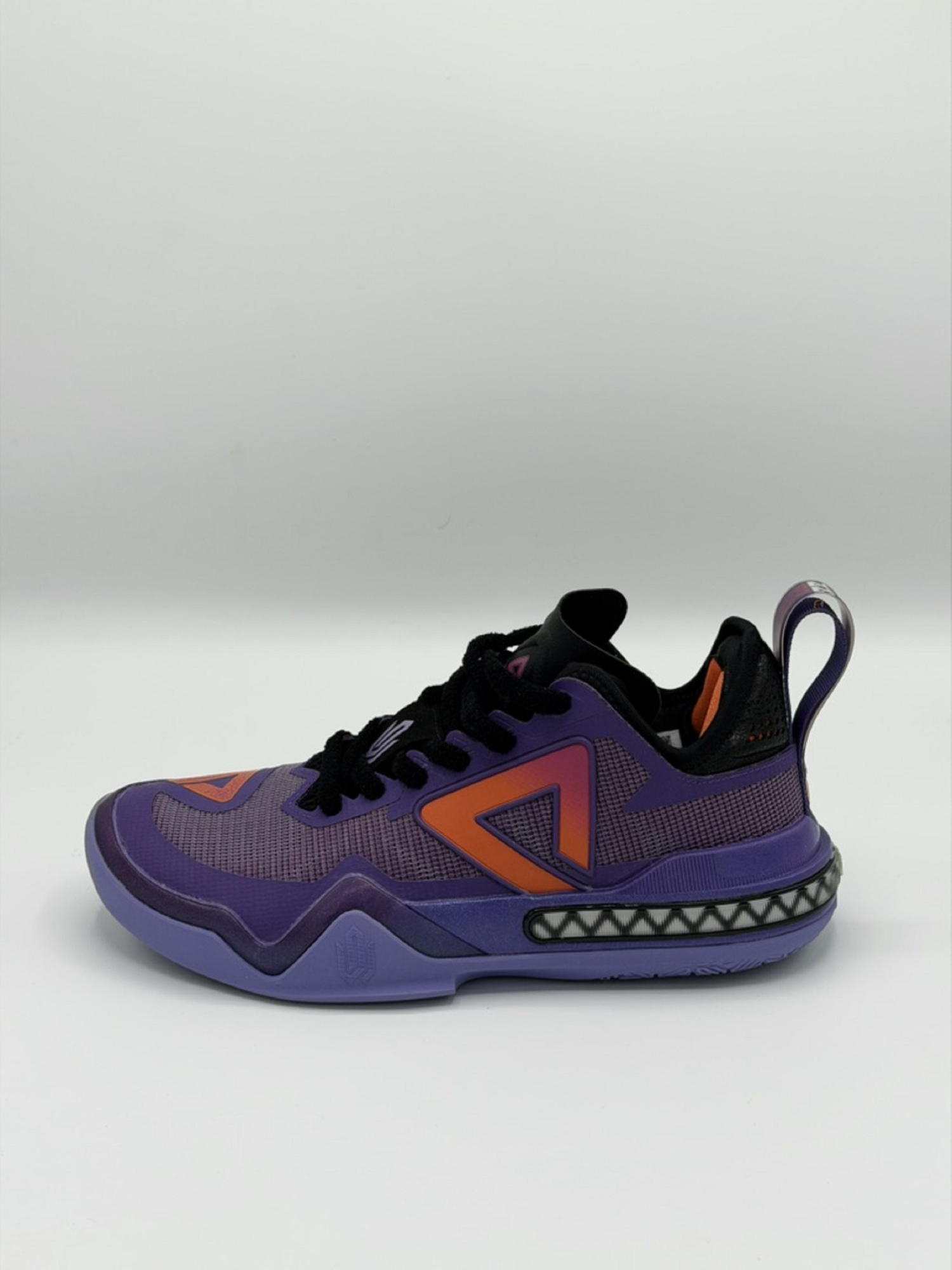 Баскетбольные кроссовки PEAK Wiggins AW1