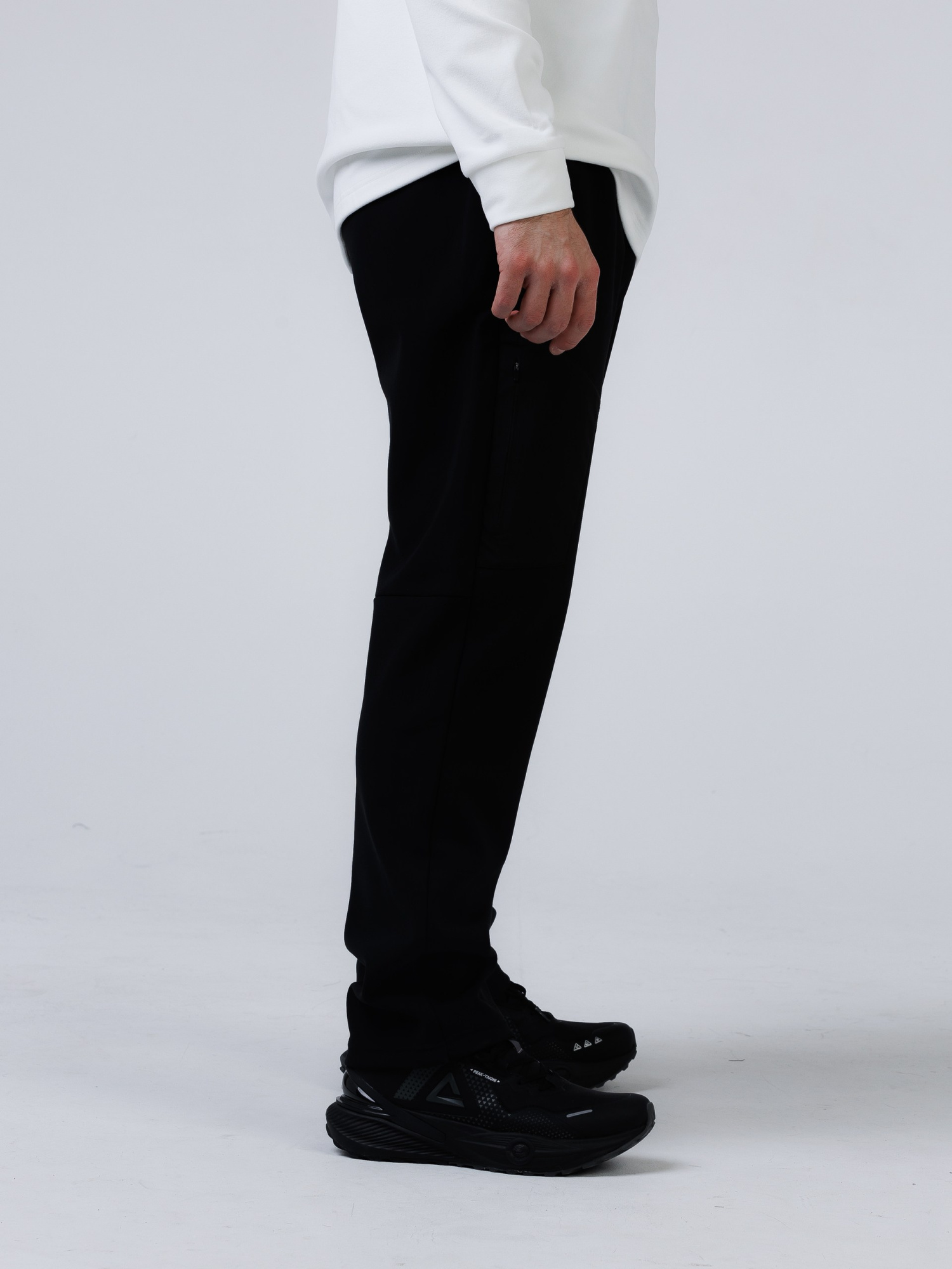 FW3254211_chernyy_02.jpg