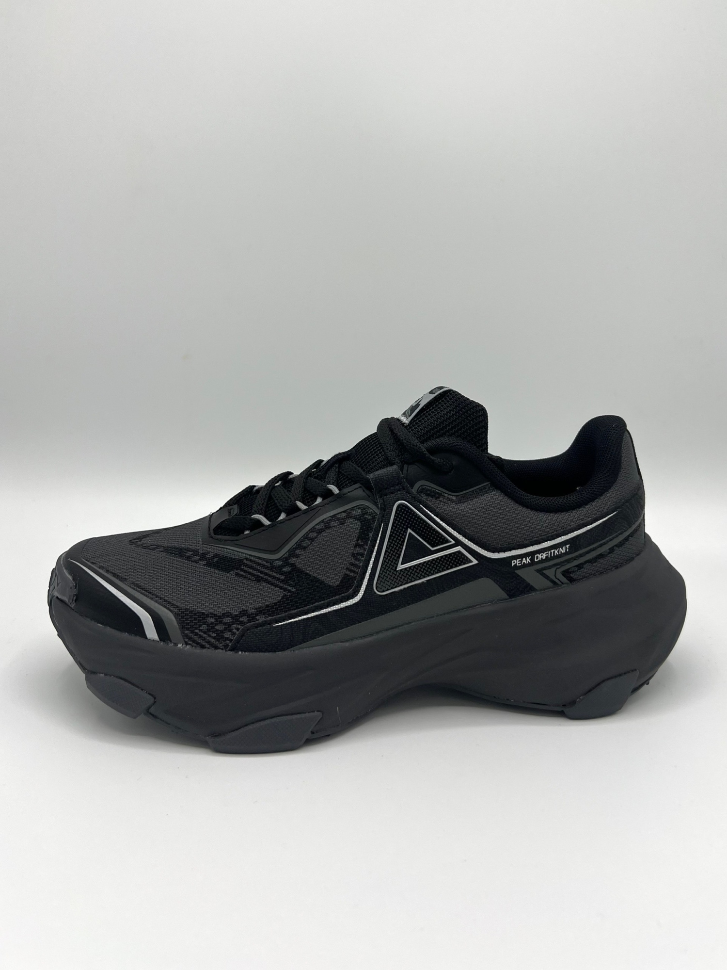 EXT261688G_chernyy_01.jpg